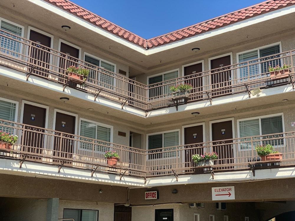 Days Inn By Wyndham Alhambra Ca Buitenkant foto